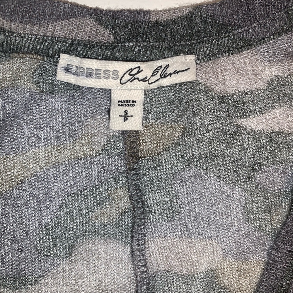 Express - top - Picture 3 of 3